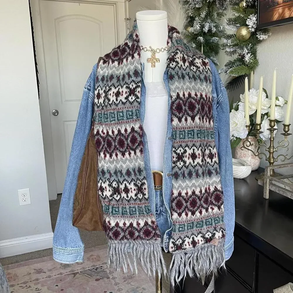 Aztec Knit Scarf - Picture 3 of 3